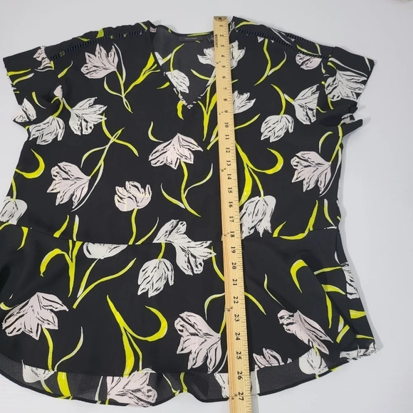 Halogen Women's Black Neon Yellow/White Floral Short Sleeve Ruffle Hem Top Sz M - Picture 12 of 13